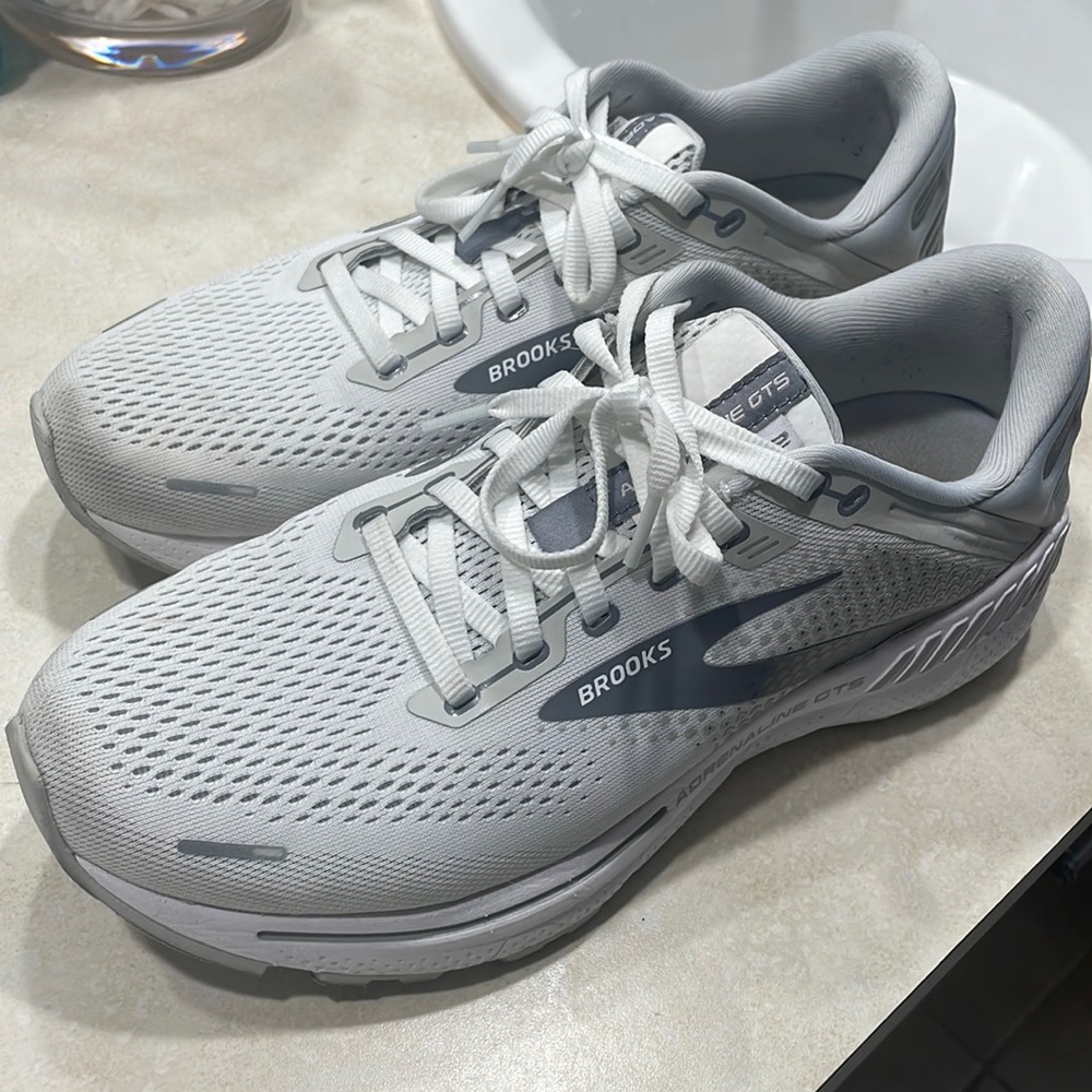 Brooks adrenaline 22s